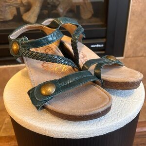 Aetrex Green Leather Adjustable 2.5’ Wedge Sandals Size 8.5
